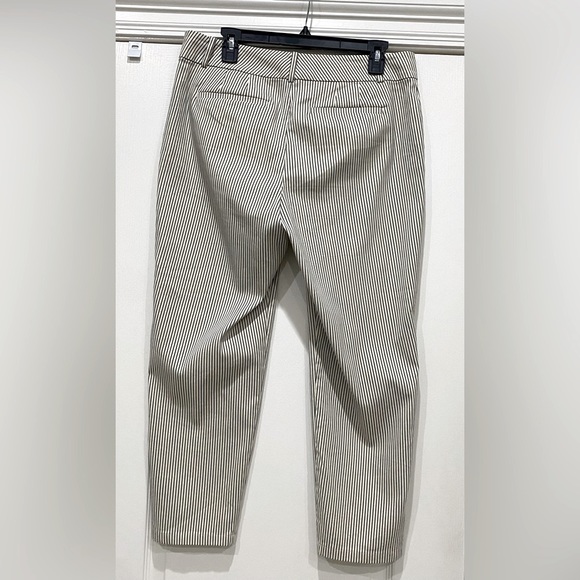 Ann Taylor cream & black striped cropped pants Curvy fit Size 8 - Picture 2 of 9